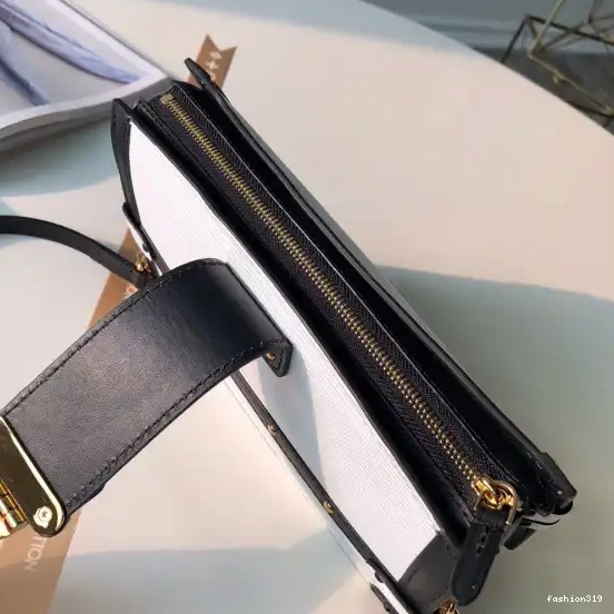 Louis TRUNK CHANELUTCH Vuitton 0404